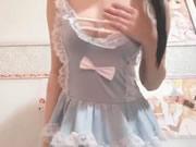 Masturbation eines süßen asiatischen Mädchens